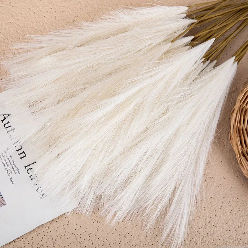 Add Elegance: 5PCS Fluffy Pampas Grass for Boho Wedding and Home Decor - ONE TO FIVE