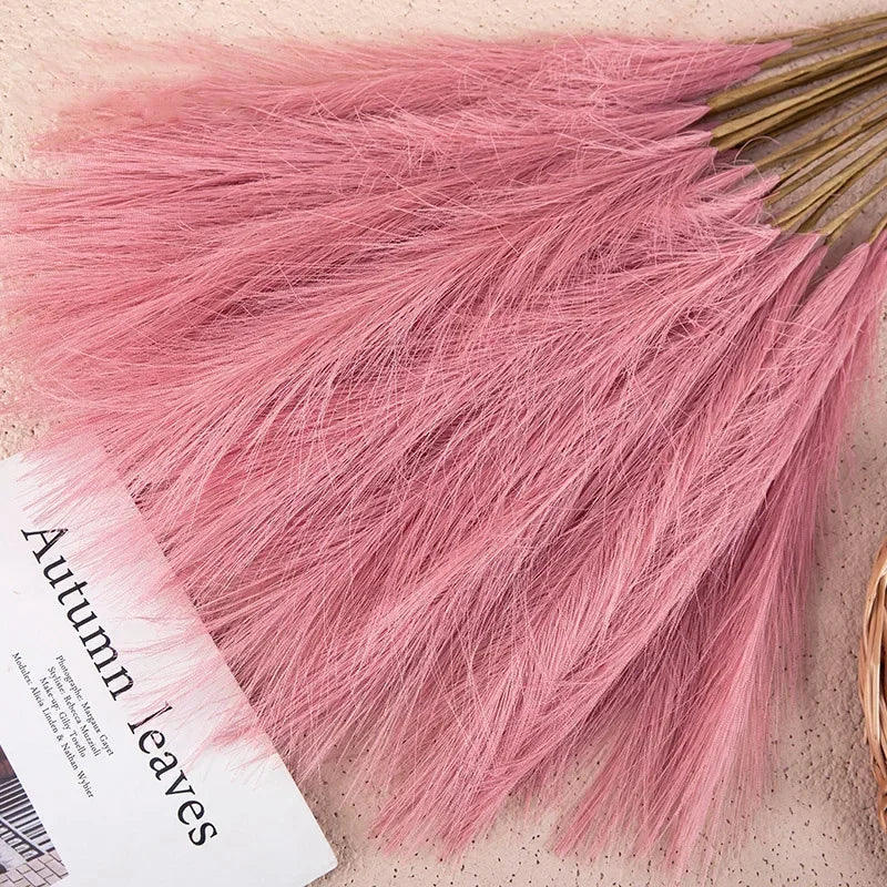 Add Elegance: 5PCS Fluffy Pampas Grass for Boho Wedding and Home Decor - ONE TO FIVE